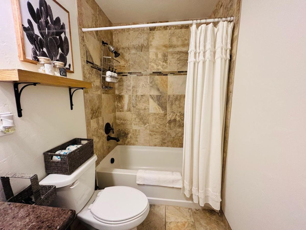 Home Sweet Idahome, Feels Like Home With All The Decor You Wish You Could Afford King Bed In Master, Fully Fenced Dog Friendly Yard, A Few Blocks From Bsu And Downtown Boise, Your Perfect Stay! ภายนอก รูปภาพ